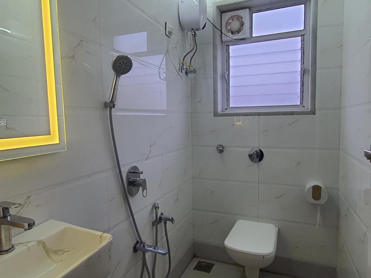 מומביי Osi Apartments Lilavati Bandra מראה חיצוני תמונה