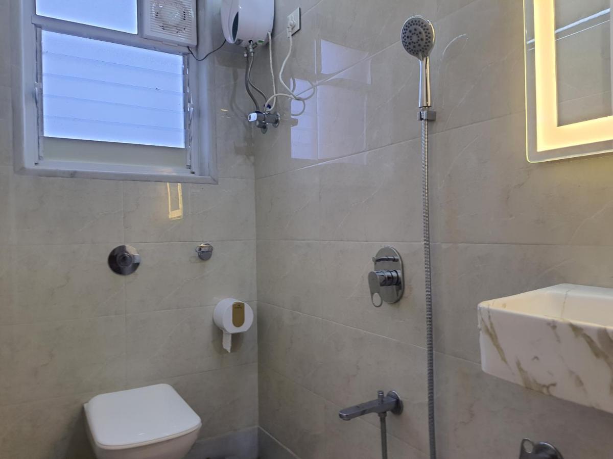מומביי Osi Apartments Lilavati Bandra מראה חיצוני תמונה