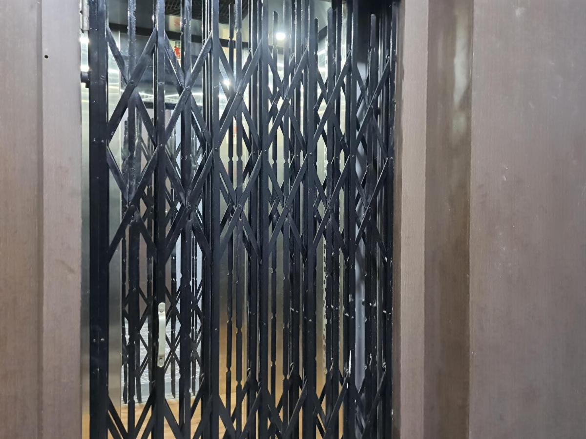 מומביי Osi Apartments Lilavati Bandra מראה חיצוני תמונה