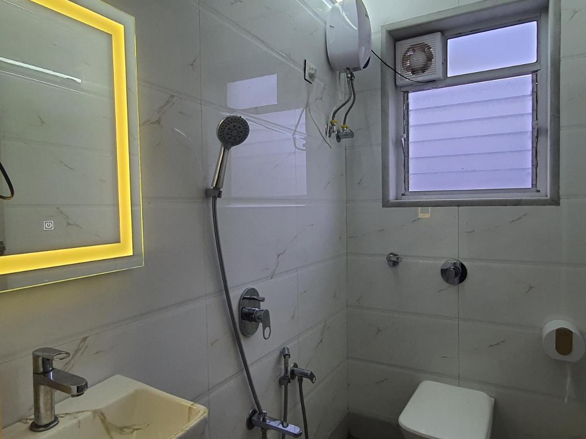 מומביי Osi Apartments Lilavati Bandra מראה חיצוני תמונה