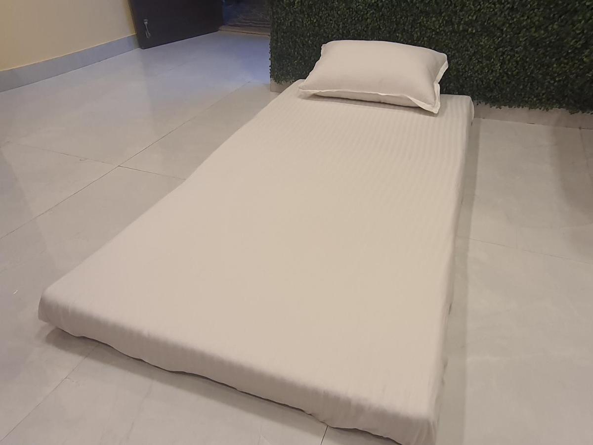 מומביי Osi Apartments Lilavati Bandra מראה חיצוני תמונה
